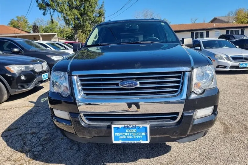 2009 Ford Explorer XLT photo 1