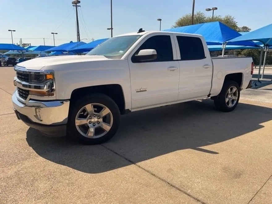 2017 Chevrolet Silverado 1500 LT photo 1