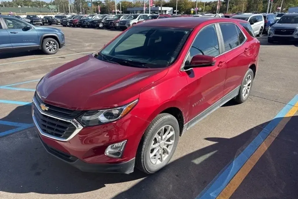 2021 Chevrolet Equinox LT photo 1