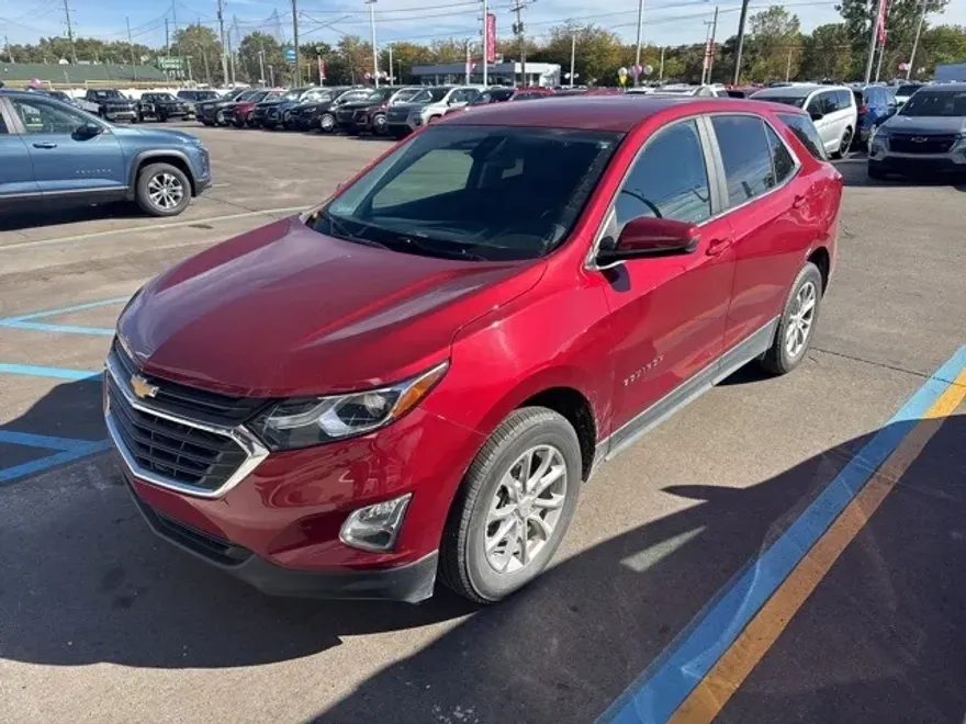 2021 Chevrolet Equinox LT photo 1