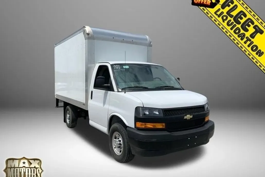 2022 Chevrolet Express Cutaway 3500 Base photo 1