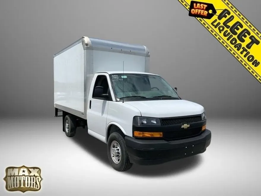 2022 Chevrolet Express Cutaway 3500 Base photo 1