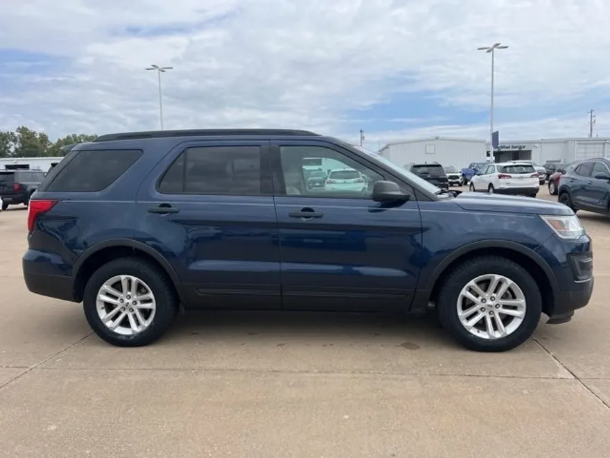 2016 Ford Explorer Base photo 1
