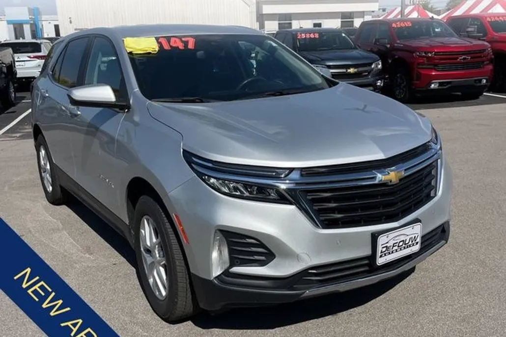 2022 Chevrolet Equinox LT photo 1