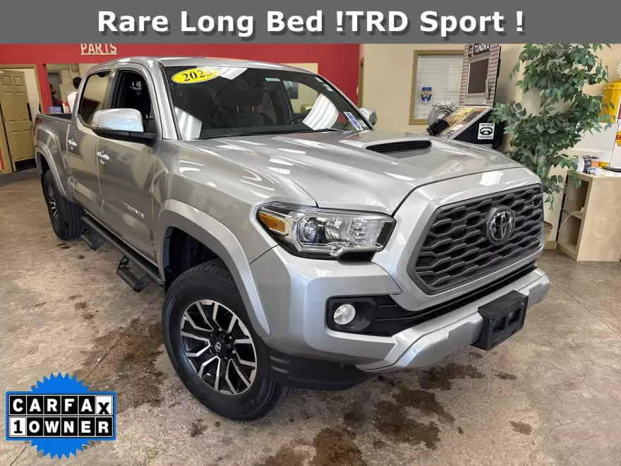 2023 Toyota Tacoma TRD Sport V6 photo 1