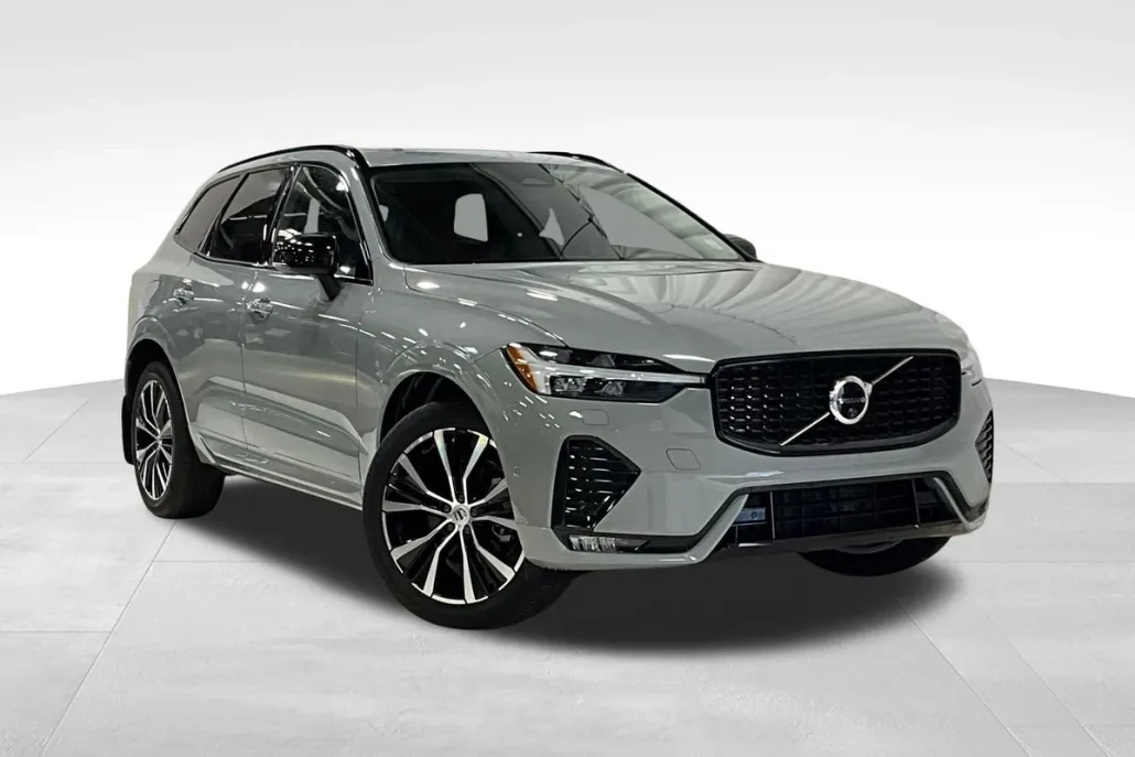 2025 Volvo XC60 B5 photo 1