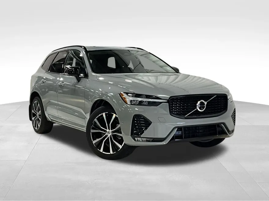 2025 Volvo XC60 B5 photo 1