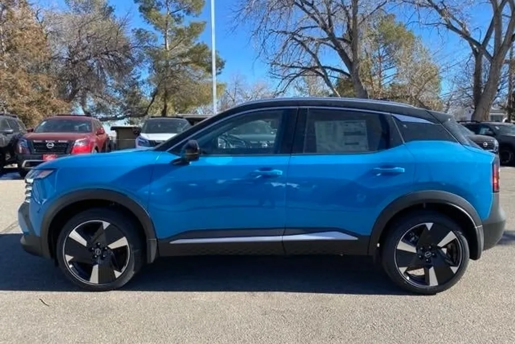 2025 Nissan Kicks SR photo 1