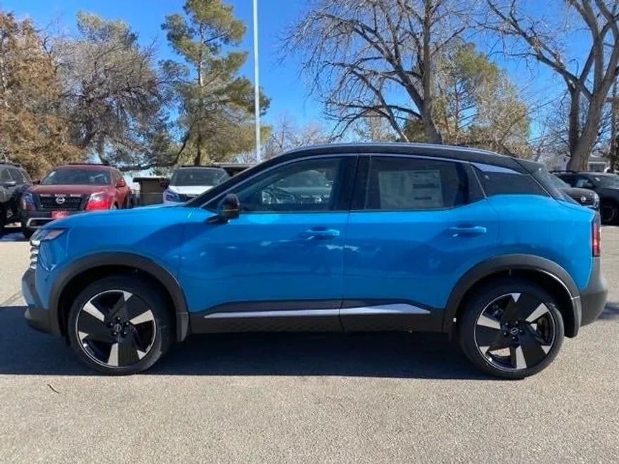 2025 Nissan Kicks SR photo 1