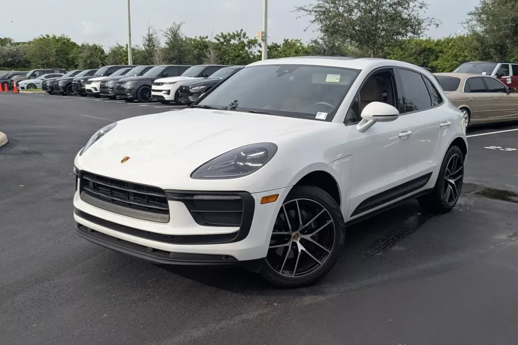 2022 Porsche Macan photo 1