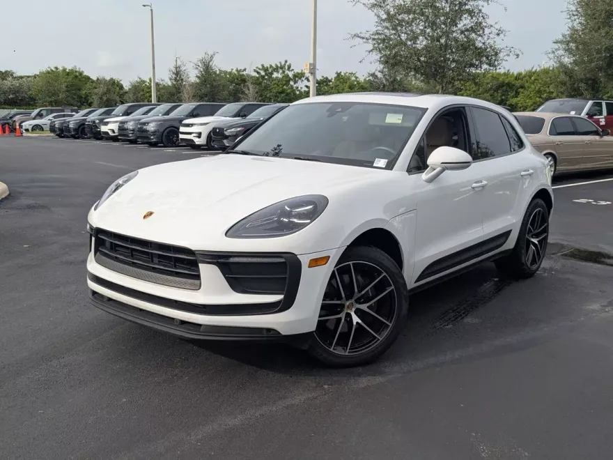 2022 Porsche Macan photo 1
