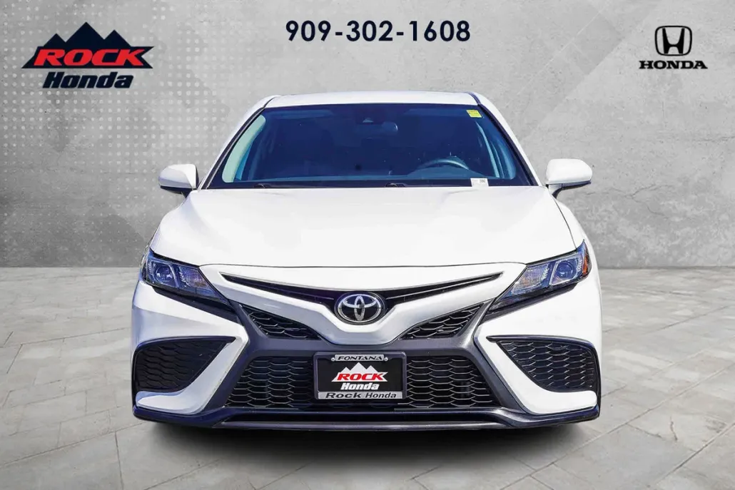2021 Toyota Camry SE photo 1