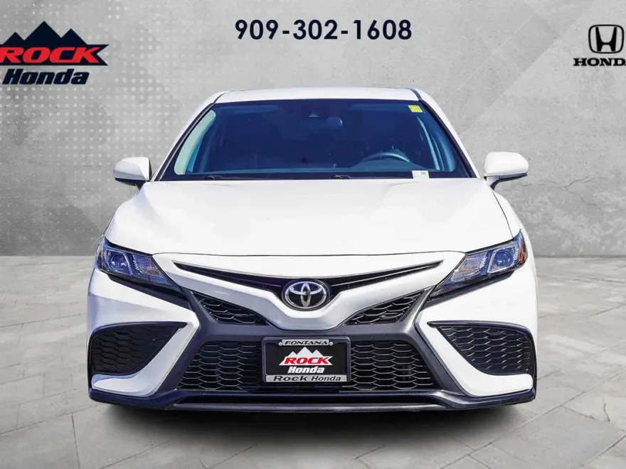 2021 Toyota Camry SE photo 1