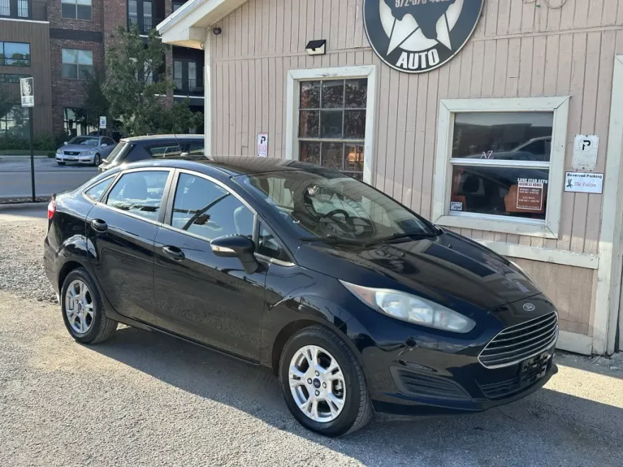 2016 Ford Fiesta SE photo 1