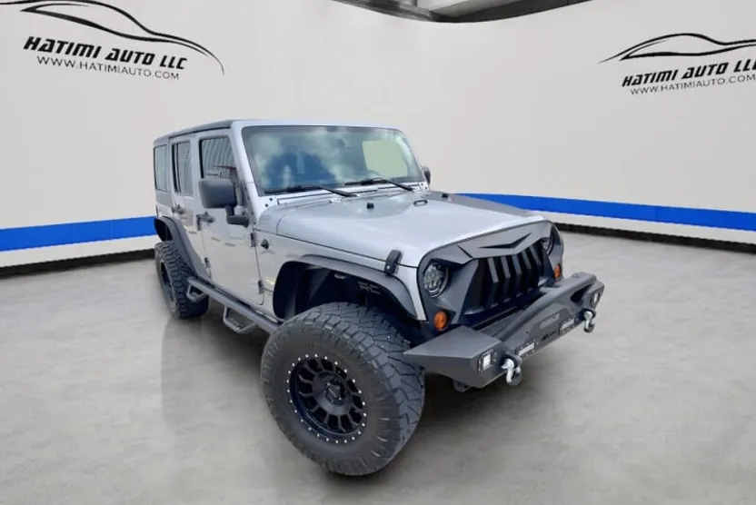 2013 Jeep Wrangler Unlimited Sahara photo 1