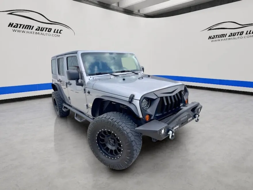 2013 Jeep Wrangler Unlimited Sahara photo 1