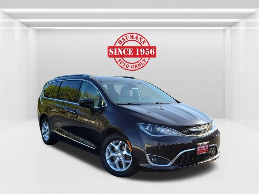 2018 Chrysler Pacifica Touring Plus photo 1