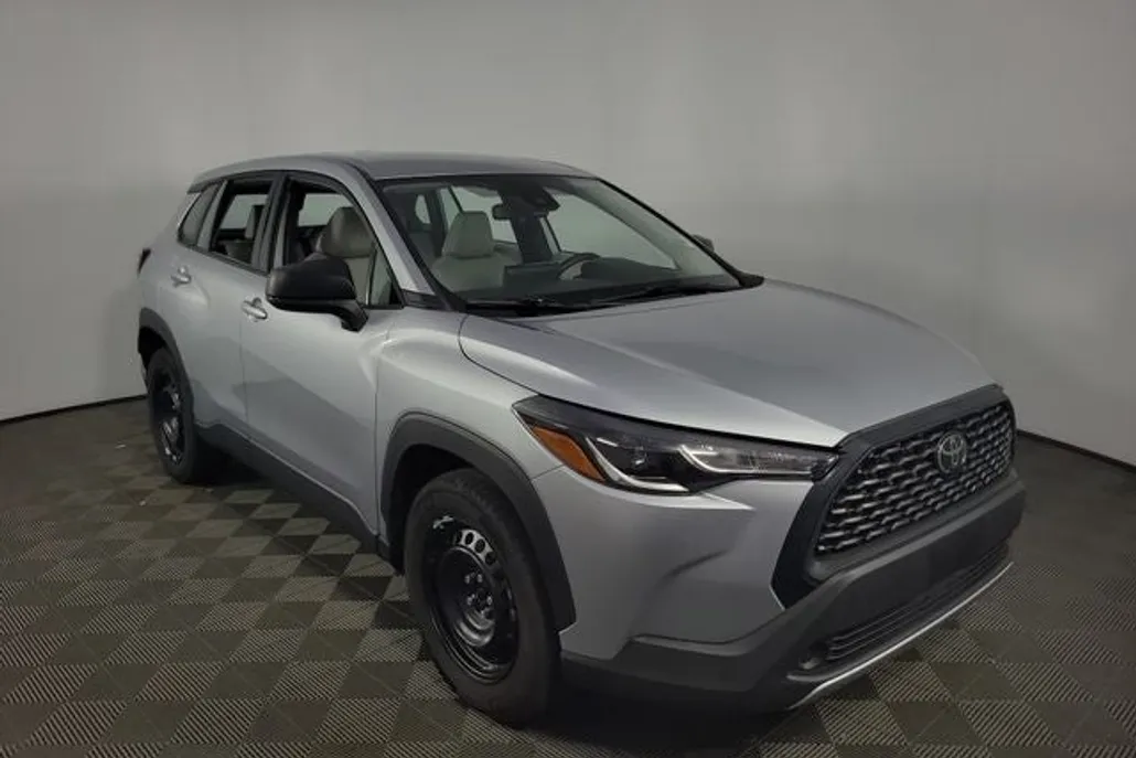 2022 Toyota Corolla Cross L photo 1