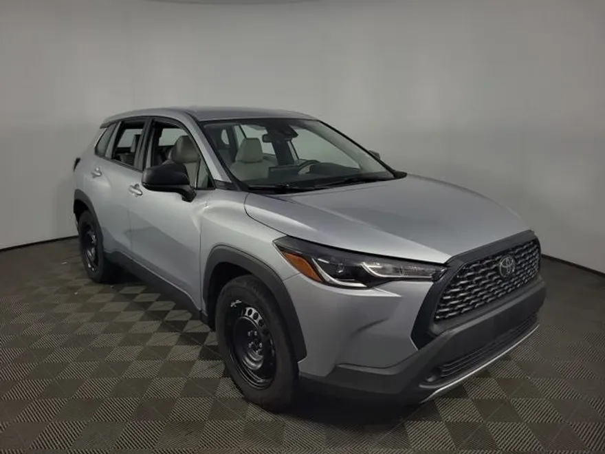 2022 Toyota Corolla Cross L photo 1