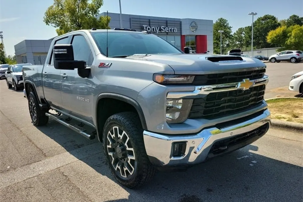 2025 Chevrolet Silverado 2500HD LT photo 1