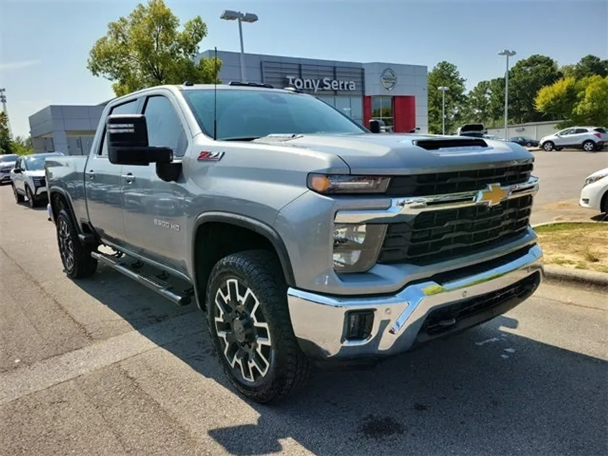 2025 Chevrolet Silverado 2500HD LT photo 1