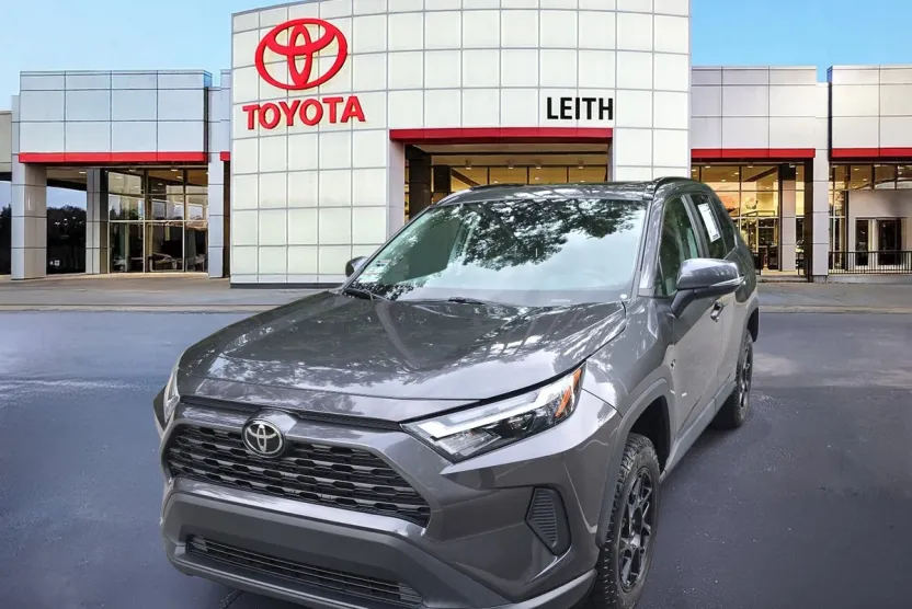 2023 Toyota RAV4 XLE photo 1
