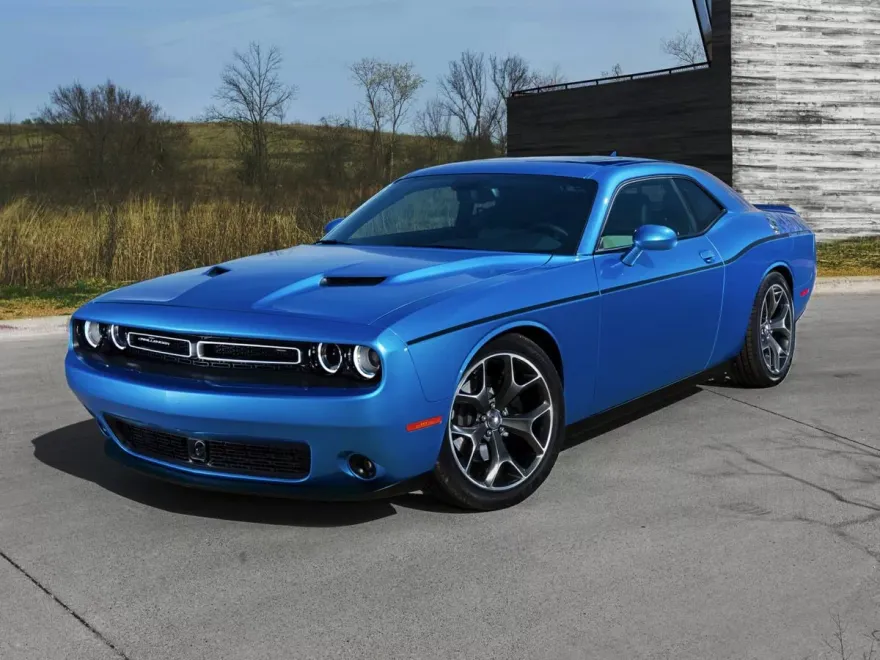2015 Dodge Challenger SXT Plus photo 1