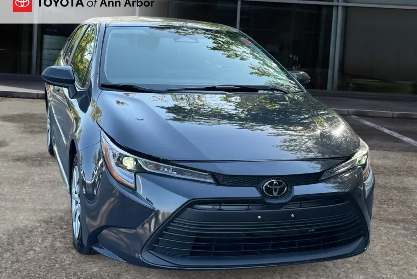 2024 Toyota Corolla LE photo 1