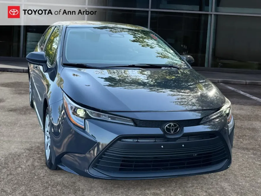 2024 Toyota Corolla LE photo 1