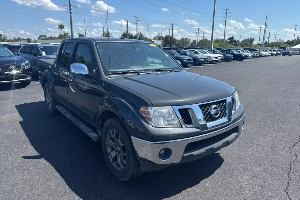 2014 Nissan Frontier SL photo 1