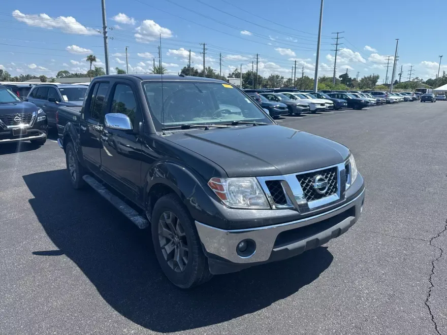 2014 Nissan Frontier SL photo 1