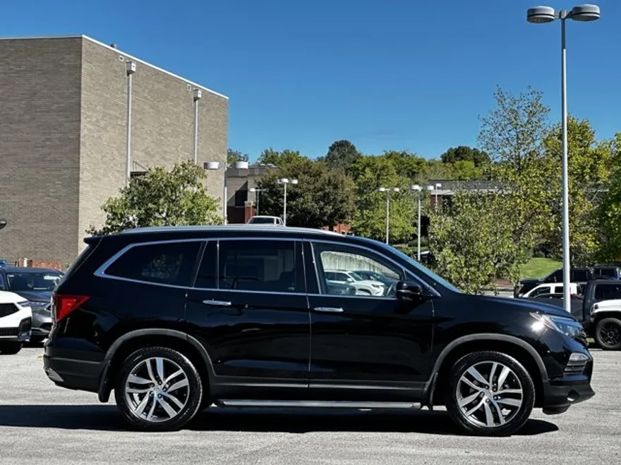 2017 Honda Pilot Touring photo 1