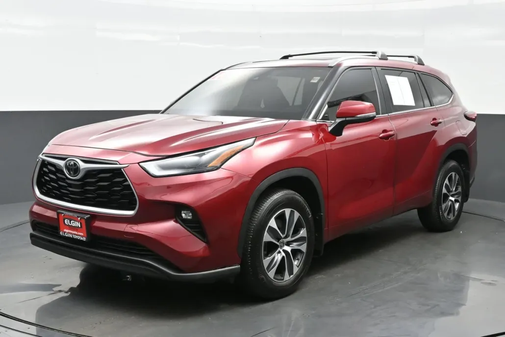 2023 Toyota Highlander XLE photo 1