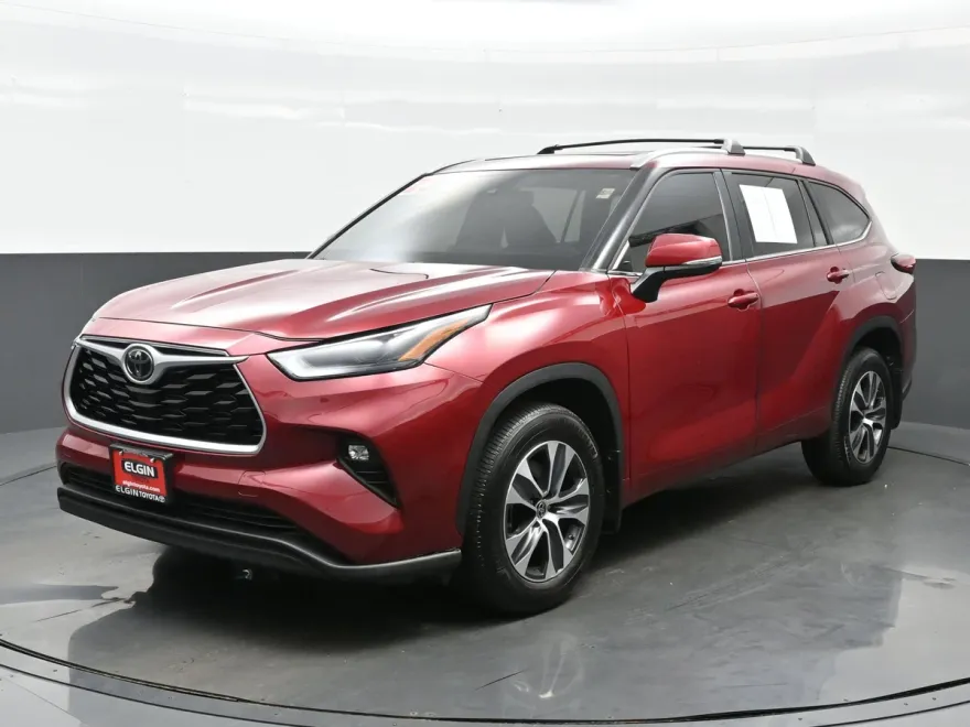2023 Toyota Highlander XLE photo 1