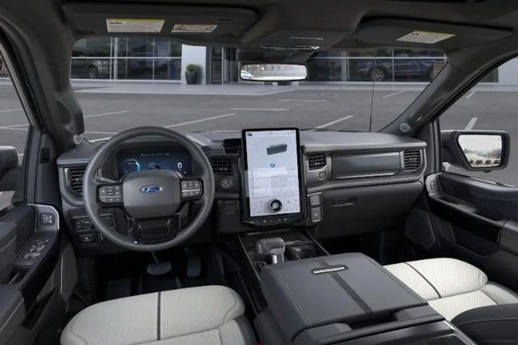 2025 Ford F-150 Lightning Platinum photo 1