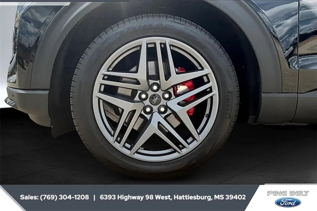 2025 Ford Explorer ST photo 1