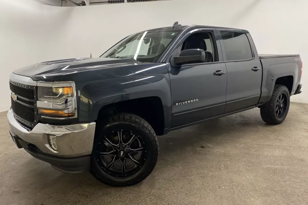 2017 Chevrolet Silverado 1500 LT photo 1