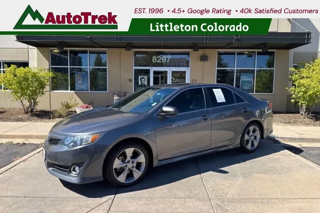 2014 Toyota Camry SE V6 photo 1