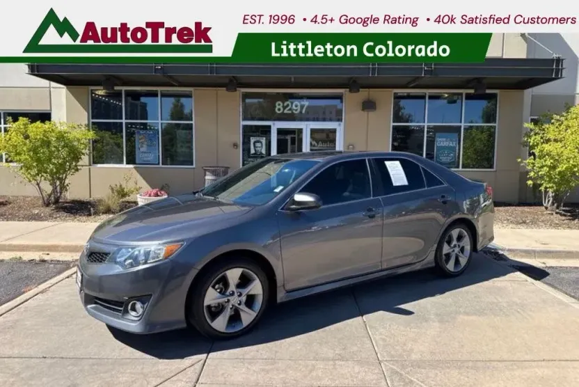 2014 Toyota Camry SE V6 photo 1