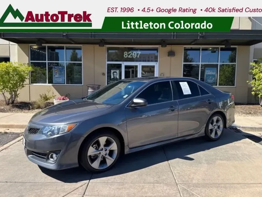 2014 Toyota Camry SE V6 photo 1