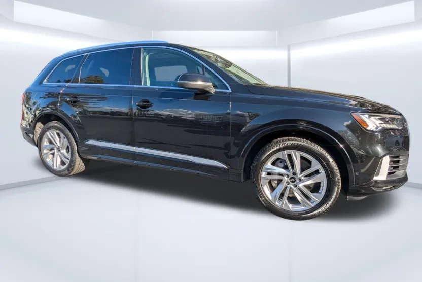 2023 Audi Q7 55 Premium Plus photo 1