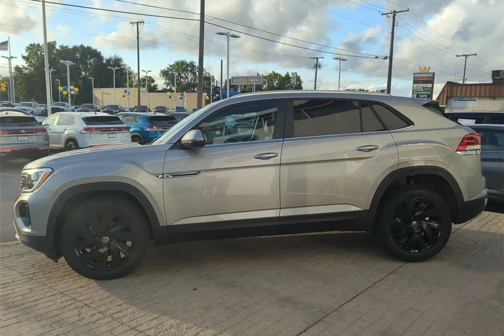 2025 Volkswagen Atlas Cross Sport SE Technology photo 1