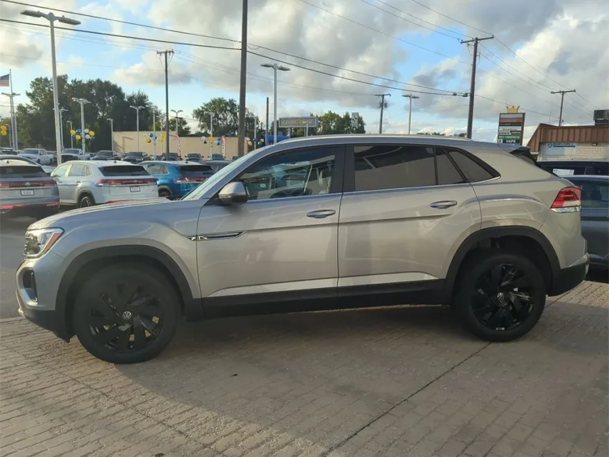 2025 Volkswagen Atlas Cross Sport SE Technology photo 1