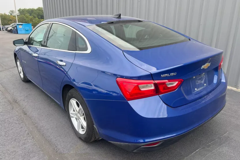 2023 Chevrolet Malibu photo 1