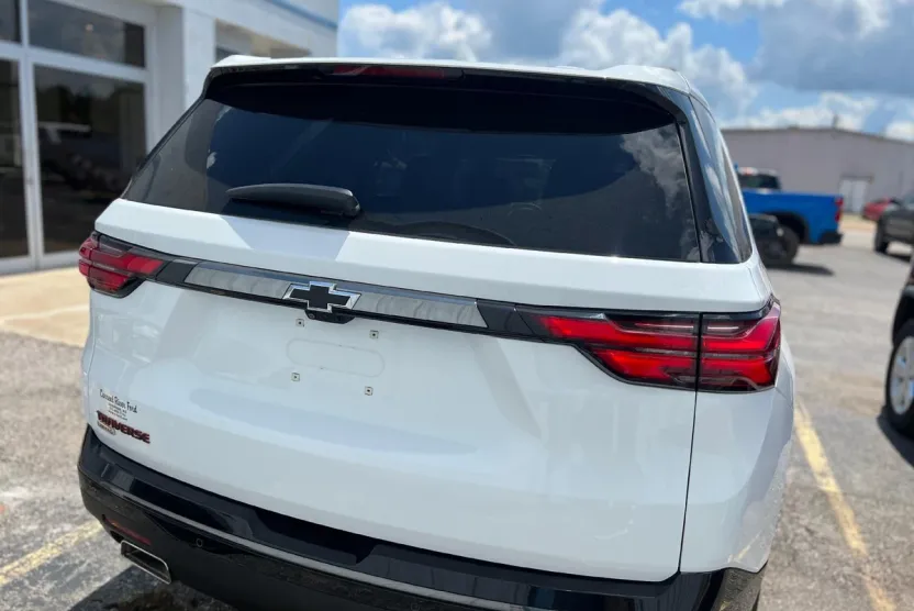 2024 Chevrolet Traverse Premier photo 1