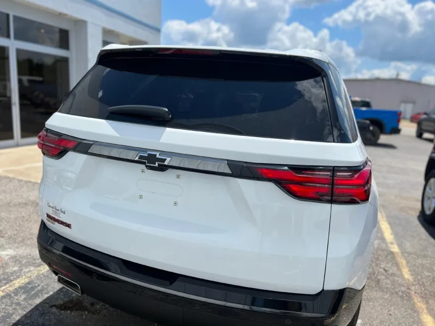 2024 Chevrolet Traverse Premier photo 1