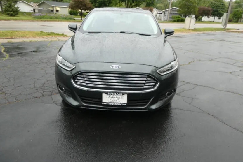 2016 Ford Fusion SE photo 1