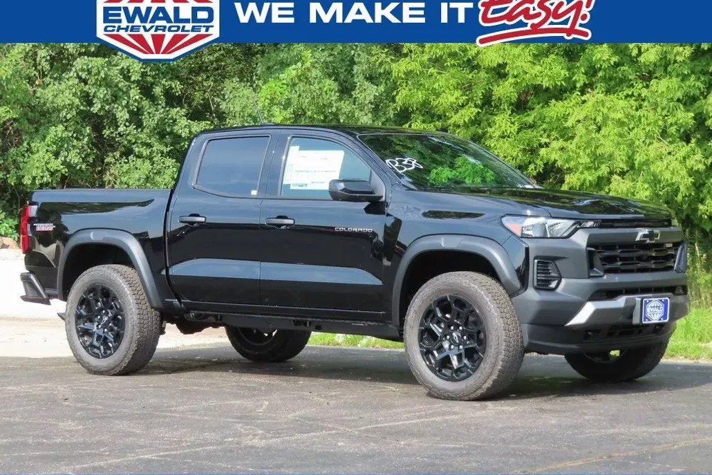 2026 Chevrolet Colorado Trail Boss photo 1