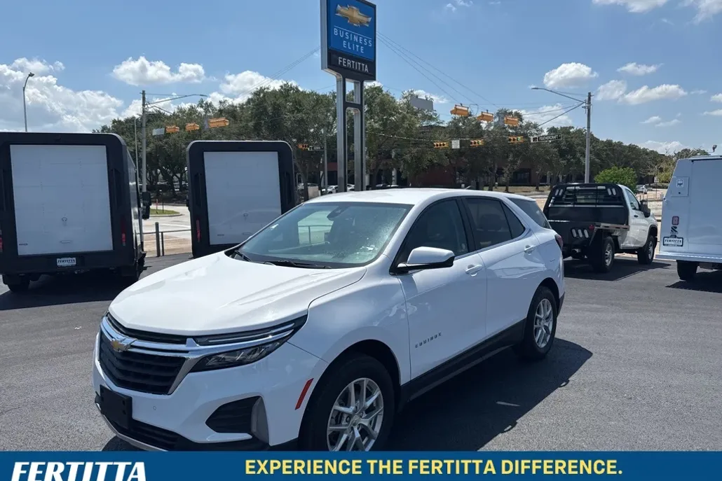 2024 Chevrolet Equinox LT photo 1