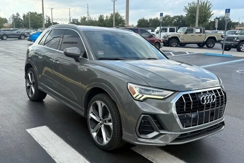 2019 Audi Q3 S line Premium Plus photo 1